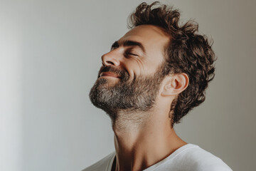 Obraz premium A close up of a man's face with her eyes closed