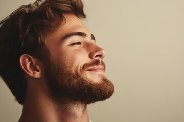 Obraz premium A close up of a man's face with her eyes closed