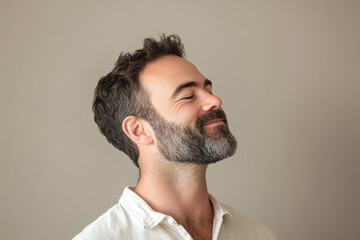 Obraz premium A close up of a man's face with her eyes closed