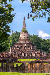 Obraz premium The most beautiful Viewpoint Historic temple of Sukhothai Historical Park, Thailand.