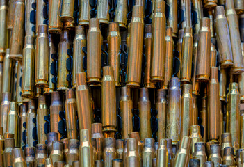 Dekoration von leeren Gewehrpatronenhülsen , Berlin, Deutschland