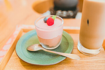 おいしいキイチゴのムースケーキ
