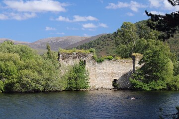 Fototapeta premium Loch an Eilein Castle, near Aviemore, Inverness-shire.