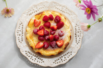 Baked ricotta cheescake with strawberries and raspberries