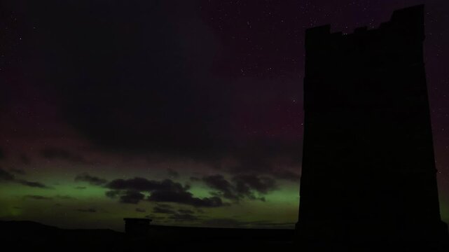 kitcheners memorial in Orkney with Huge Aurora 4k