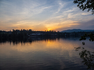 Obraz premium Sunset over Lake Placid with Adirondack Mountains in the background across Mirror Lake in Upstate New York, USA.