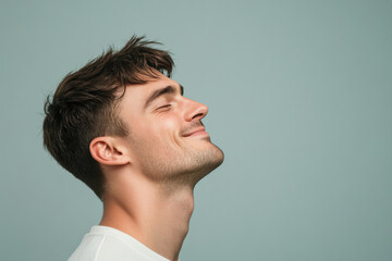 Obraz premium A close up of a man's face with his eyes closed