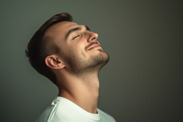 Obraz premium A close up of a man's face with his eyes closed