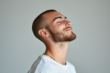 Obraz premium A close up of a man's face with his eyes closed