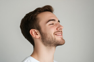 Obraz premium A close up of a man's face with his eyes closed