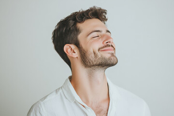 Obraz premium A close up of a man's face with his eyes closed