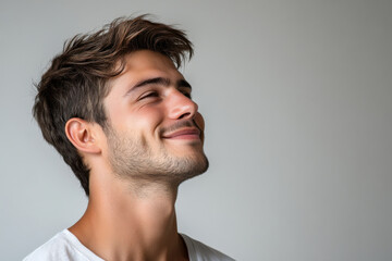 Obraz premium A close up of a man's face with his eyes closed