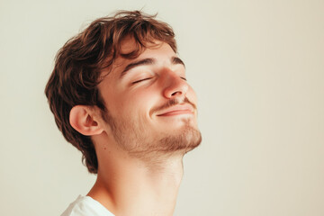 Obraz premium A close up of a man's face with his eyes closed