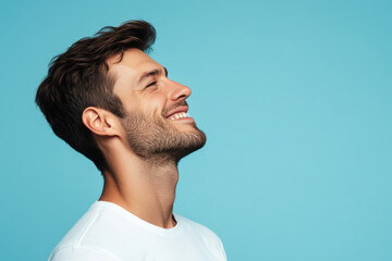 Obraz premium A close up of a man's face with his eyes closed