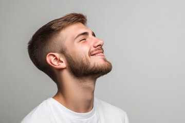 Obraz premium A close up of a man's face with his eyes closed