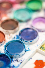 Colourful palette with many circle colours for brushes