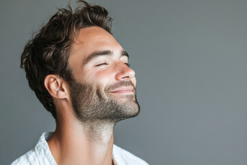 Obraz premium A close up of a man's face with his eyes closed