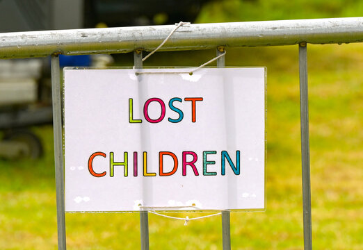 Homemade sign at an outdoor event showing the meeting point for lost children