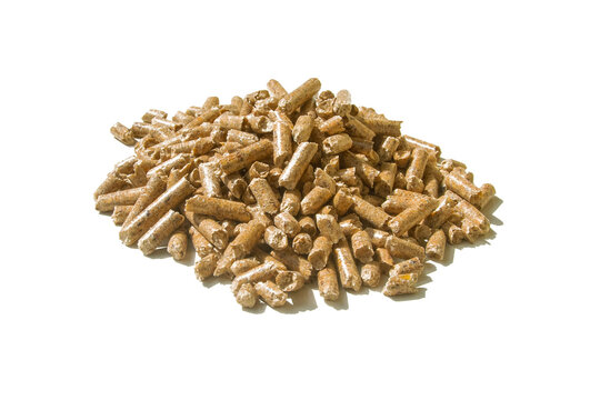 Pellet, pelet drzewny. Drewno opałowe na białym tle