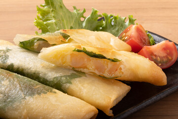 エビと明太子とじゃがいも入り春巻き