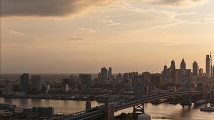 Fototapeta premium View of bridge and skyline at Philadelphia