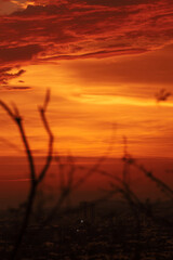 Fototapeta premium atardecer en el cerro