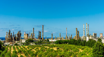 Obraz premium oil refinery facroty, recycle of oil and petroleum in green outdoor nature