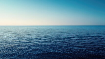 Obraz premium A panoramic shot of a blue sea with a distant horizon and a cloudless sky.