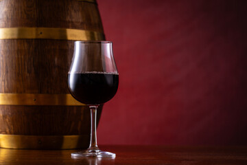 赤ワインと熟成樽