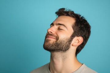 Obraz premium A close up of a man's face with his eyes closed