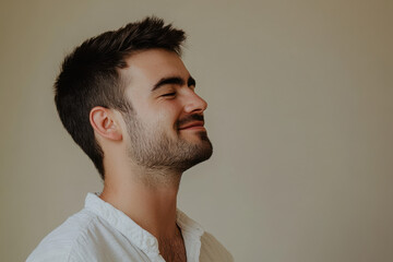 Obraz premium A close up of a man's face with his eyes closed
