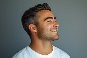 Obraz premium A close up of a man's face with his eyes closed