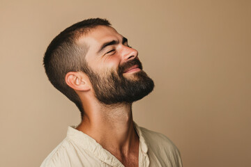 Obraz premium A close up of a man's face with his eyes closed