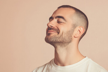 Obraz premium A close up of a man's face with his eyes closed