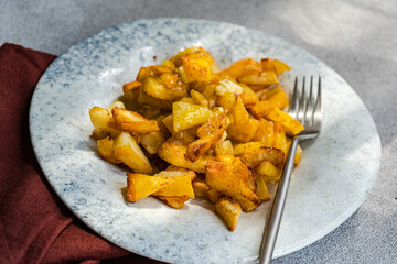 Fried potato slices with sour sauce