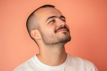 Obraz premium A close up of a man's face with his eyes closed