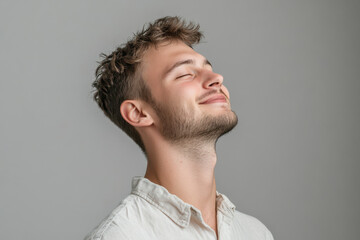 Obraz premium A close up of a man's face with his eyes closed