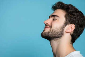 Obraz premium A close up of a man's face with his eyes closed