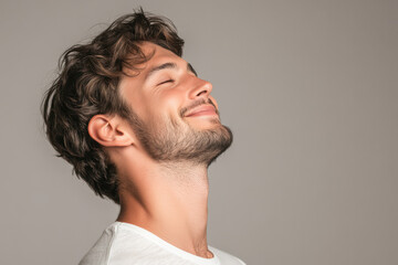 Obraz premium A close up of a man's face with his eyes closed