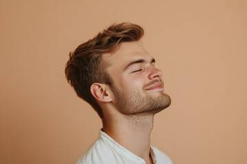 Obraz premium A close up of a man's face with his eyes closed