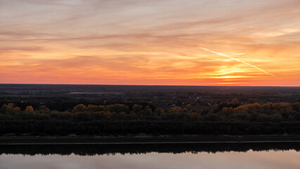 Obraz premium Tranquil Sunset Reflections over Calm River
