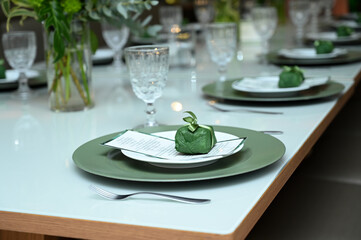 place setting for christmas, christmas table setting, table set for a wedding reception, interior of a restaurant, room interior, table setting at restaurant, table setting, wedding table setting