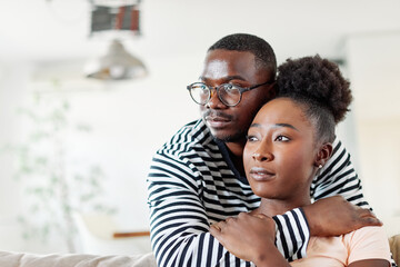 Obraz premium woman couple man happy happiness love black young lifestyle together romantic boyfriend girlfriend laughing hug