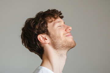 Obraz premium A close up of a man's face with his eyes closed