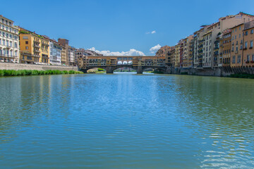 Fototapeta premium View of the Arno, the river that crosses the city of Florence in Italy.