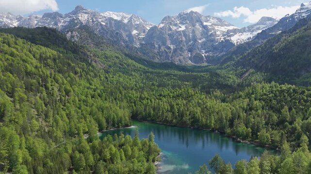 Drohnenaufnahmen vom sch&ouml;nen &Ouml;dsee im Salzkammergut in Gr&uuml;nau im Almtal, &Ouml;sterreich