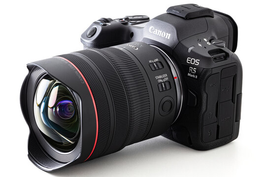 Canon EOS R5 Mark II photocamera and Canon RF 10-20mm F4L IS STM lens