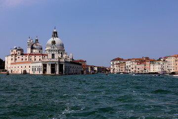 Fototapeta premium Blick auf Sestiere Dorsoduro und die Basilica Santa Maria della Salute in Venedig