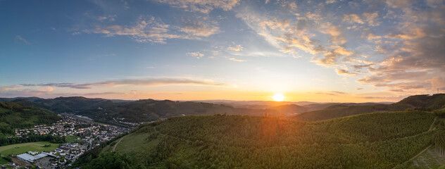 Sonnenuntergang im Sauerland Panorama Luftbild