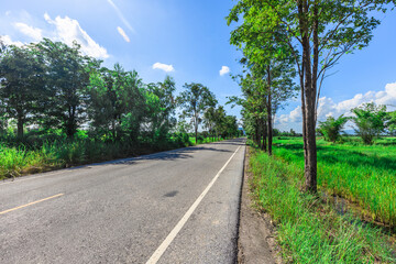 Nature Wallpaper (Mountains, Green Fields, Roadside Accommodation, Twilight Sky) The beauty of nature while traveling, with the wind blowing through the blurred leaves.